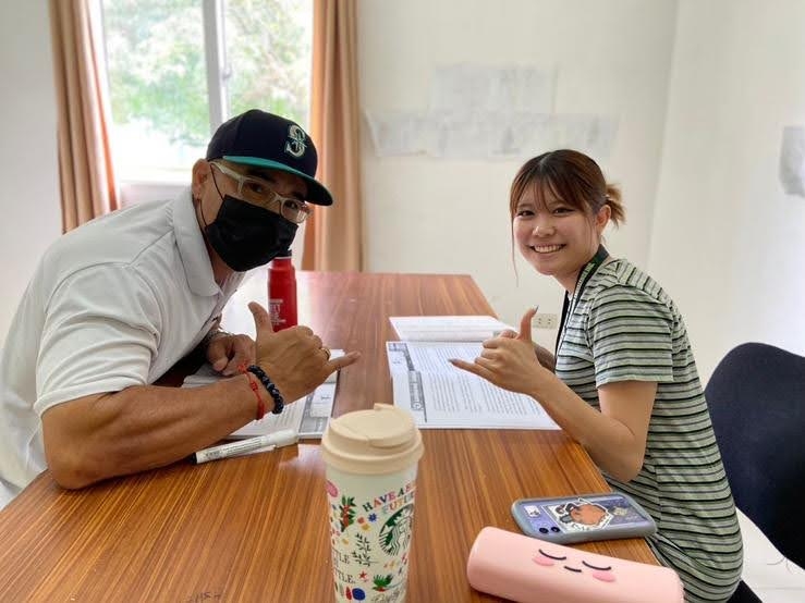 ② One-on-One Lessons with Native English Teachers